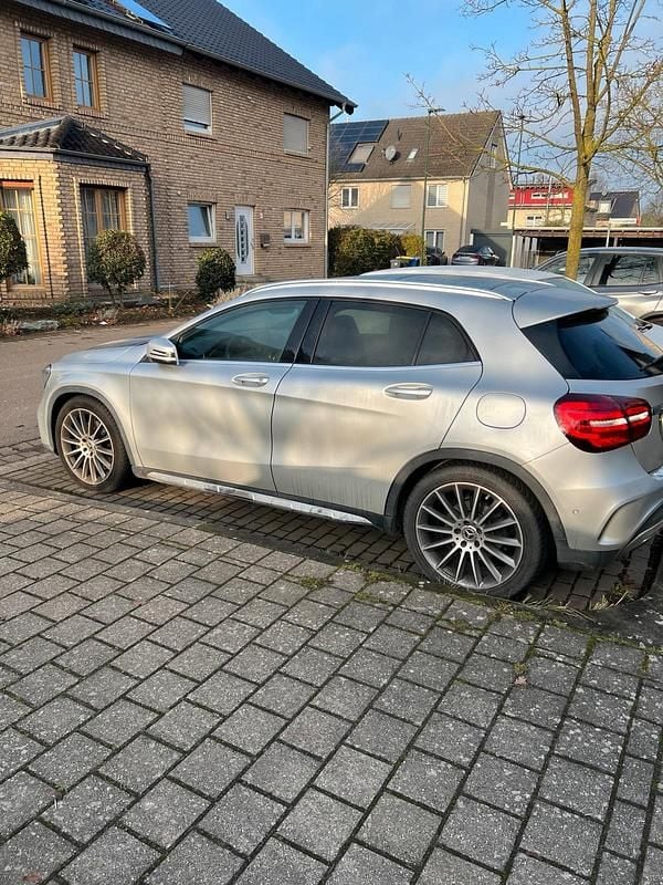 Gebraucht Mercedes GLA250 211 PS (155 kW) 2018 Grau SUV