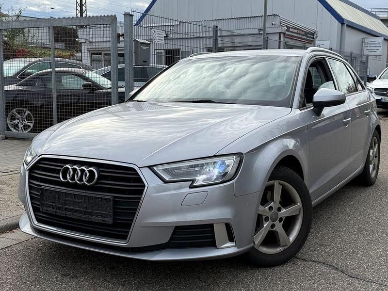 Silber Gebraucht 2018 Audi A3 Sportback S-Line Kleinwagen | 12.900 € (Guter Preis) - Bild 1/4