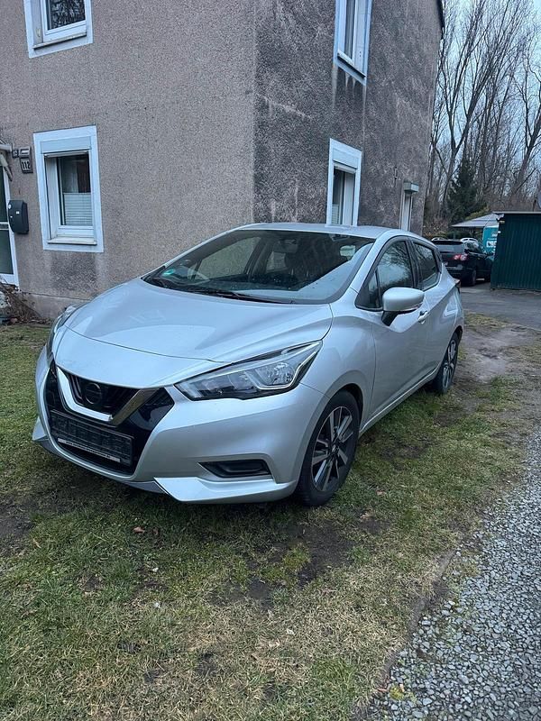 Gebraucht Nissan Micra 90 PS (66 kW) 2017 Silber Kleinwagen