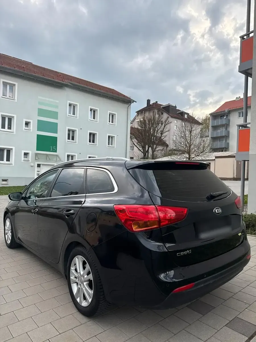 Second-hand Kia Ceed 136 CP (100 kW) 2013 Negru Hatchback