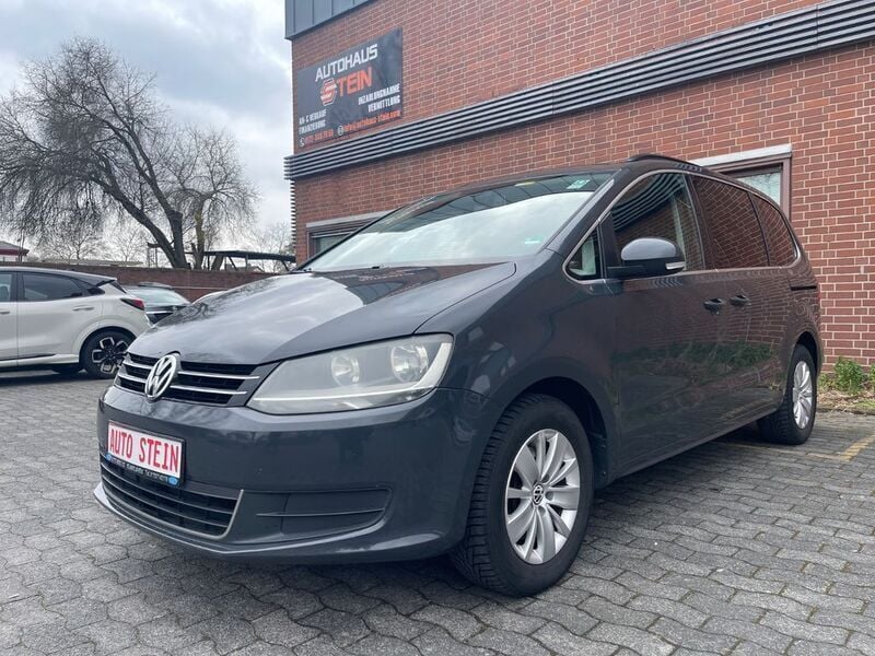 Grau Gebraucht 2011 VW Sharan Comfortline Van / Kleinbus | 6.590 € (Fairer Preis) - Bild 1/4