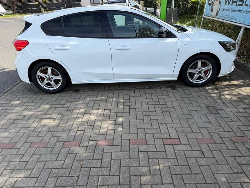 Gebraucht Ford Focus ST-Line 125 PS (91 kW) 2019 Weiß Limousine