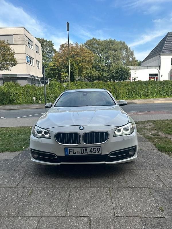 Weiß Gebraucht 2014 BMW 520 Kombi | 11.500 € (Guter Preis) - Bild 1/4