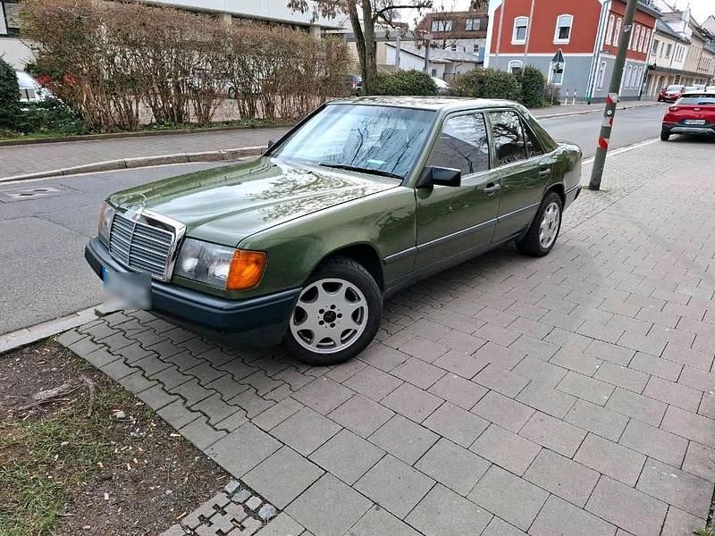 Second-hand Mercedes E250 90 CP (66 kW) 1987 Verde Berlinǎ