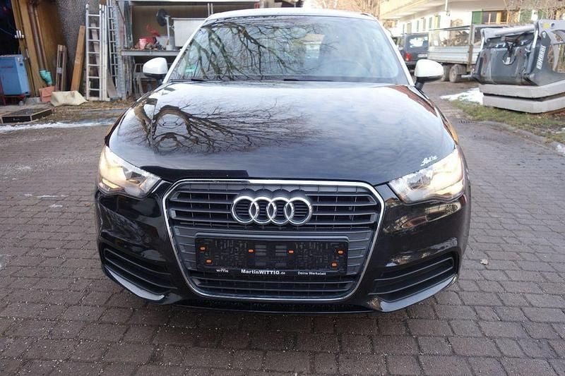 Schwarz Gebraucht 2012 Audi A1 Attraction Limousine | 6.700 € (Guter Preis) - Bild 1/4