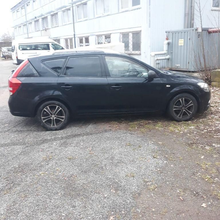 Gebraucht Kia Ceed 90 PS (66 kW) 2011 Schwarz Kleinwagen