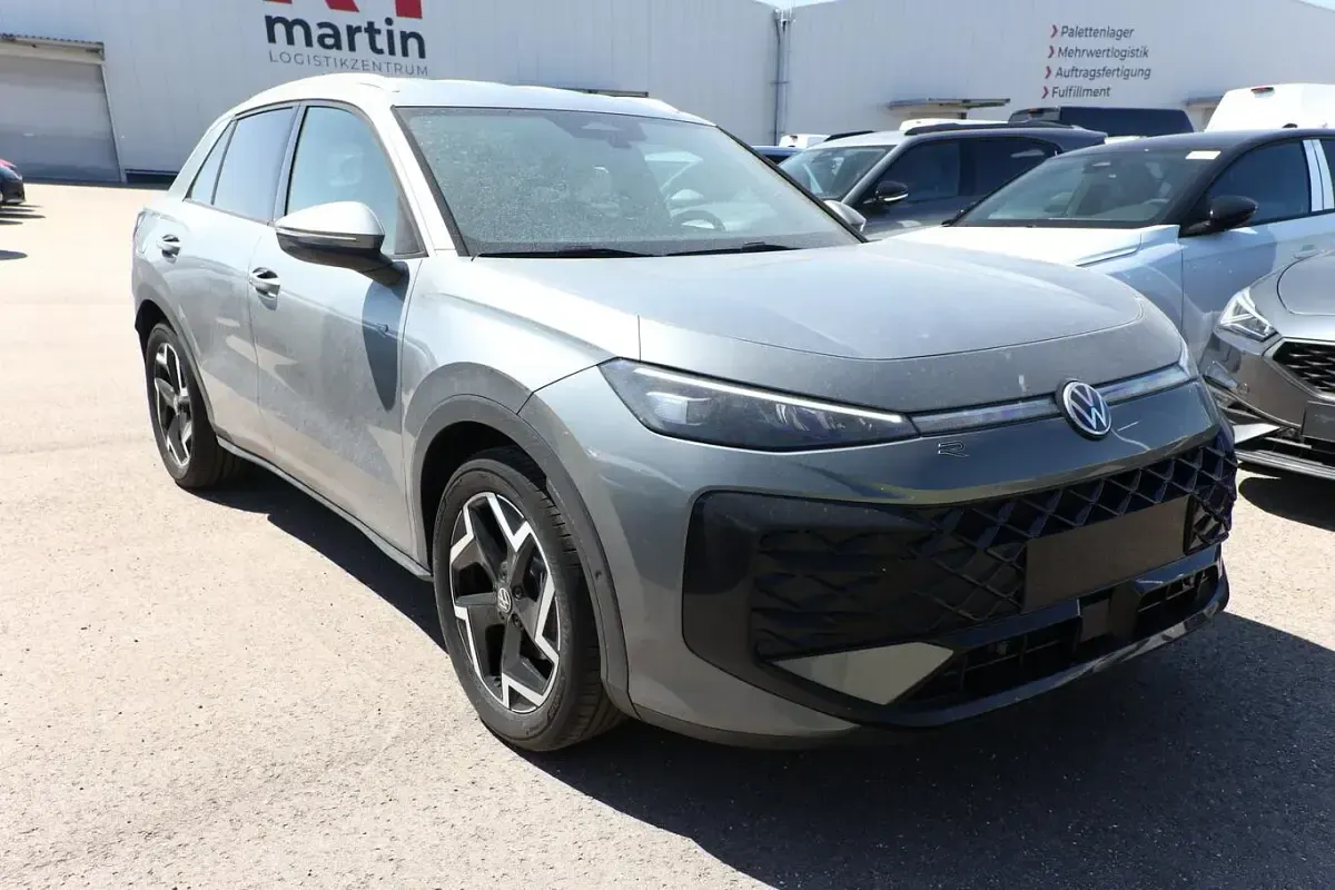 Neu VW T-Roc R-line 150 PS (110 kW) 2026 Wolf grey metallic SUV