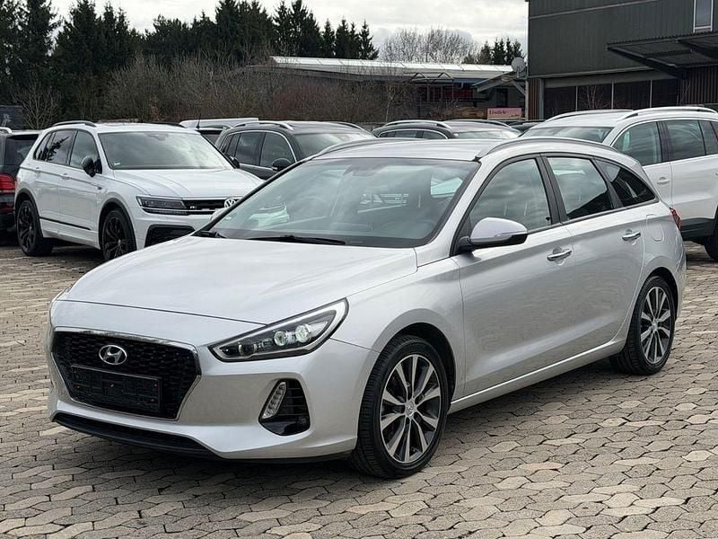 Gebraucht Hyundai i30 Trend 140 PS (102 kW) 2017 Silber Kombi
