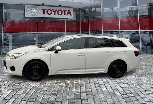 Gebraucht Toyota Avensis Executive 147 PS (108 kW) 2018 Super white 2 Kombi