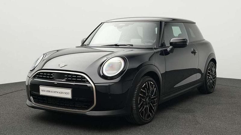 Schwarz Gebraucht 2024 Mini Cooper Favoured Kleinwagen | 30.777 € (Teuer) - Bild 1/4