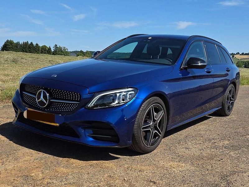 Blau Gebraucht 2019 Mercedes C200 AMG line Kombi | 22.900 € (Superpreis) - Bild 1/4