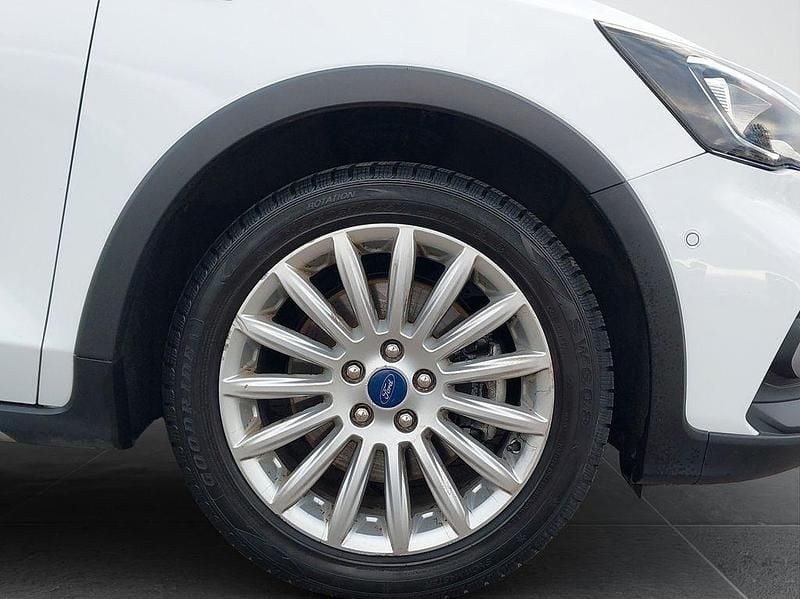 Gebraucht Ford Focus Active 125 PS (91 kW) 2021 Frost weiß Limousine