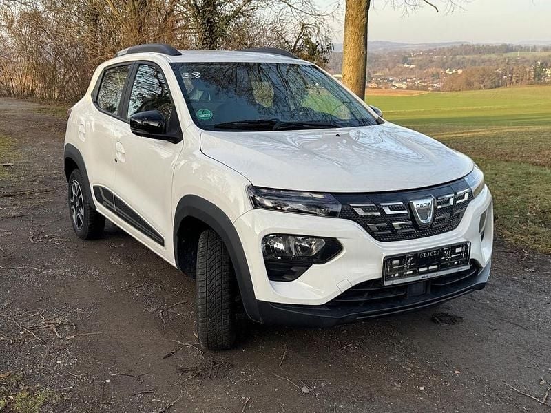 Weiß Gebraucht 2022 Dacia Spring Comfort Plus Kleinwagen | 8.999 € (Superpreis) - Bild 1/4