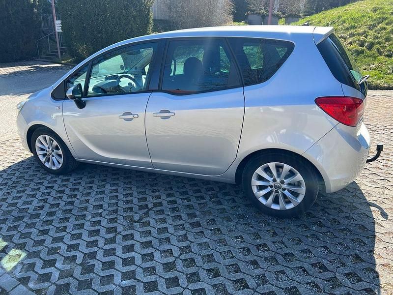 Gebraucht Opel Meriva 120 PS (88 kW) 2017 Weiß Van / Kleinbus
