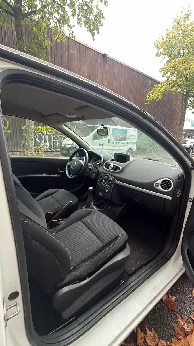 Gebraucht Renault Clio 75 PS (55 kW) 2012 Kleinwagen