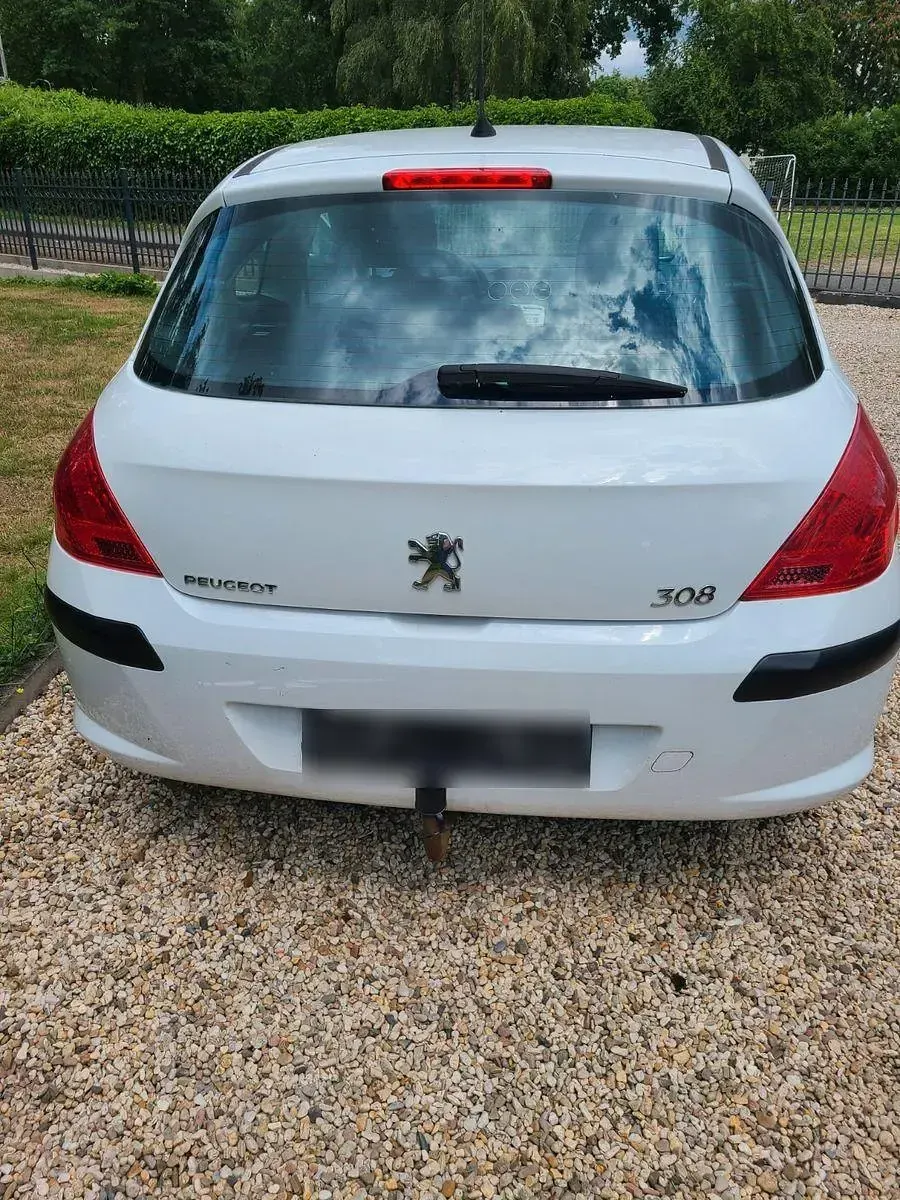 Gebraucht Peugeot 308 98 PS (72 kW) 2011 Weiß Kleinwagen