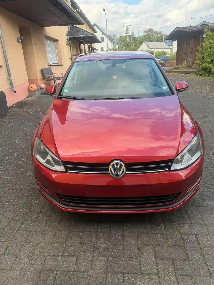 Gebraucht VW Golf VII 105 PS (77 kW) 2013 Rot Kleinwagen
