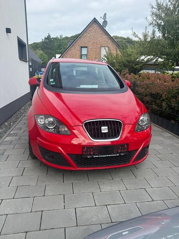 Rot Gebraucht 2012 Seat Altea XL Van / Kleinbus | 8.300 € (Etwas zu teuer) - Bild 1/4