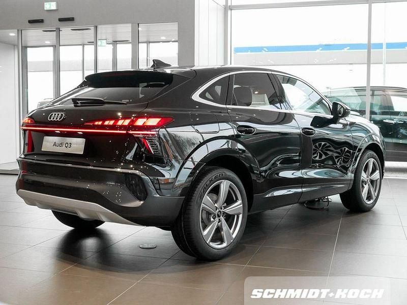 Neu Audi Q3 Sportback Comfort 150 PS (110 kW) 2025 Schwarz SUV