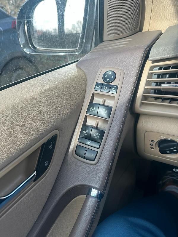 Gebraucht Mercedes R320 220 PS (161 kW) 2006 Schwarz Van / Kleinbus