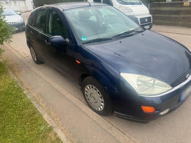 Blau Gebraucht 2000 Ford Focus Ghia Limousine | 1.700 € (Etwas zu teuer) - Bild 1/4