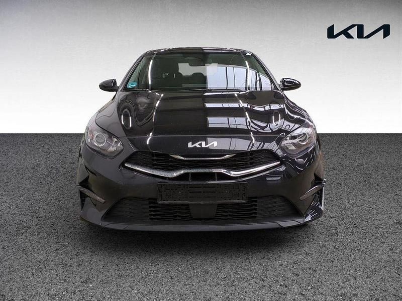 Gebraucht Kia Ceed Comfort 141 PS (103 kW) 2024 Schwarz Kleinwagen
