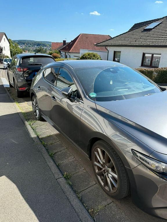 Grau Gebraucht 2020 Mazda 3 Limousine | 20.299 € (Guter Preis) - Bild 1/4