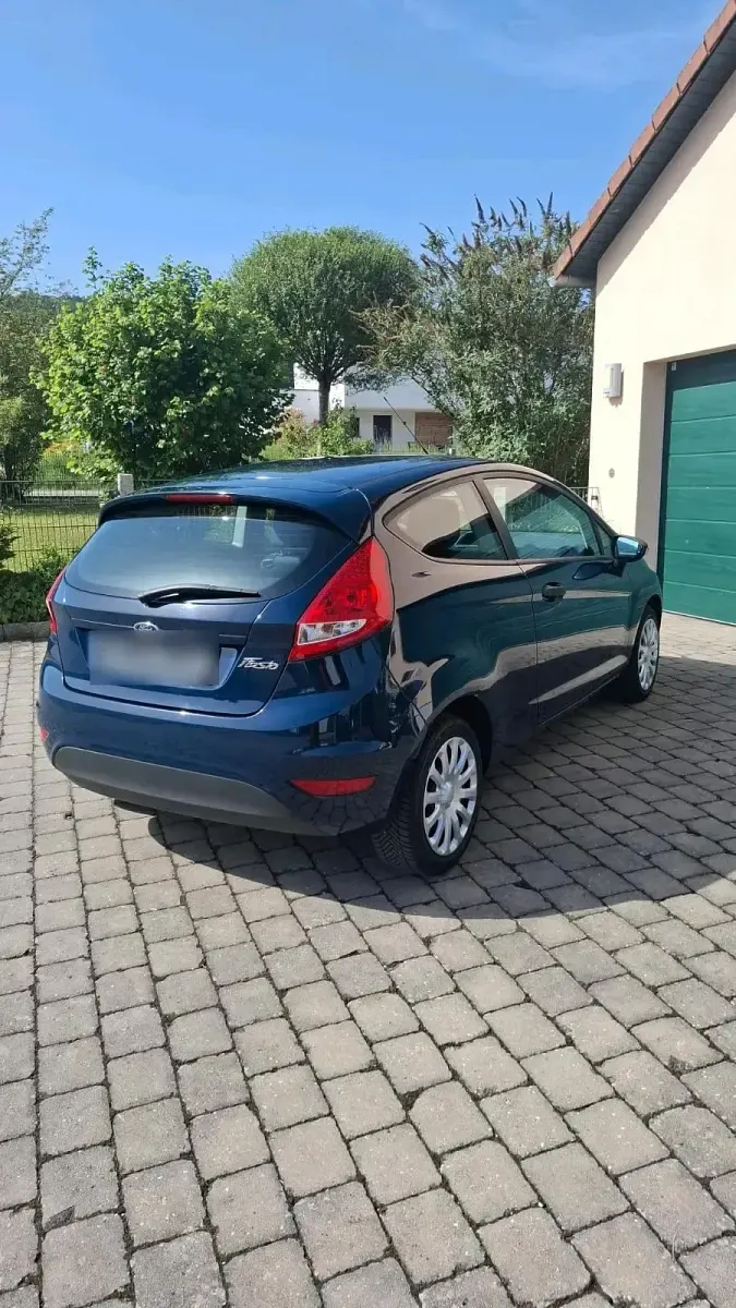 Gebraucht Ford Fiesta Ambiente 60 PS (44 kW) 2009 Blau Kleinwagen