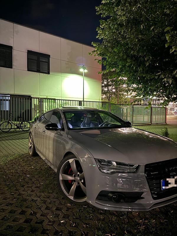 Grau Gebraucht 2016 Audi A7 Competition Kleinwagen | 27.899 € (Guter Preis) - Bild 1/4