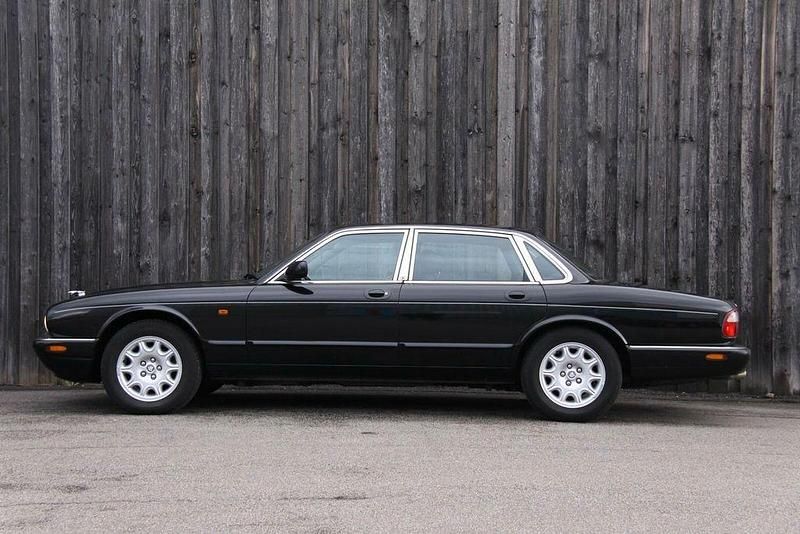 Gebraucht Jaguar XJ Executive 237 PS (174 kW) 2000 Schwarz metallic Limousine
