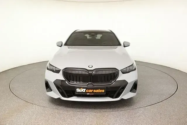 Gebraucht BMW 540 M Sport 303 PS (222 kW) 2025 Grau Kombi