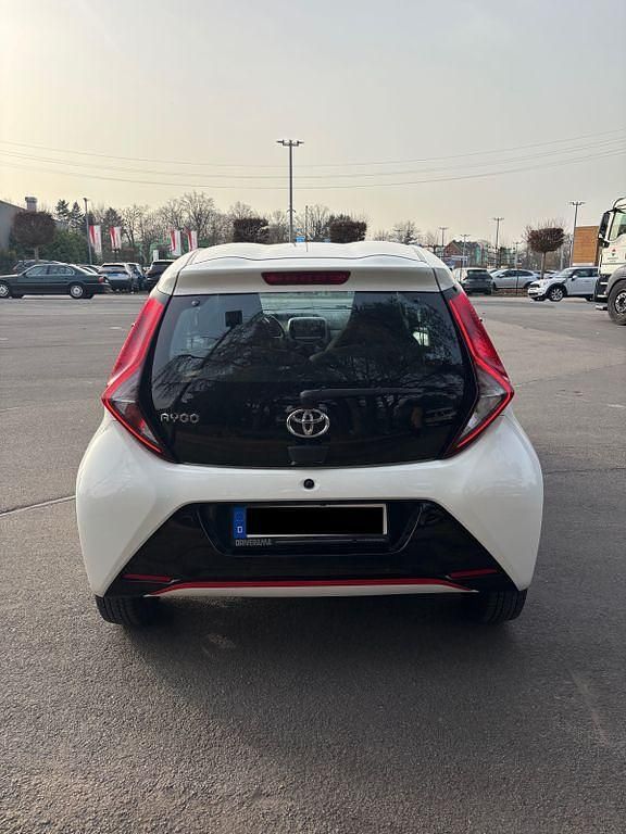 Gebraucht Toyota Aygo 72 PS (52 kW) 2018 Weiß Kleinwagen