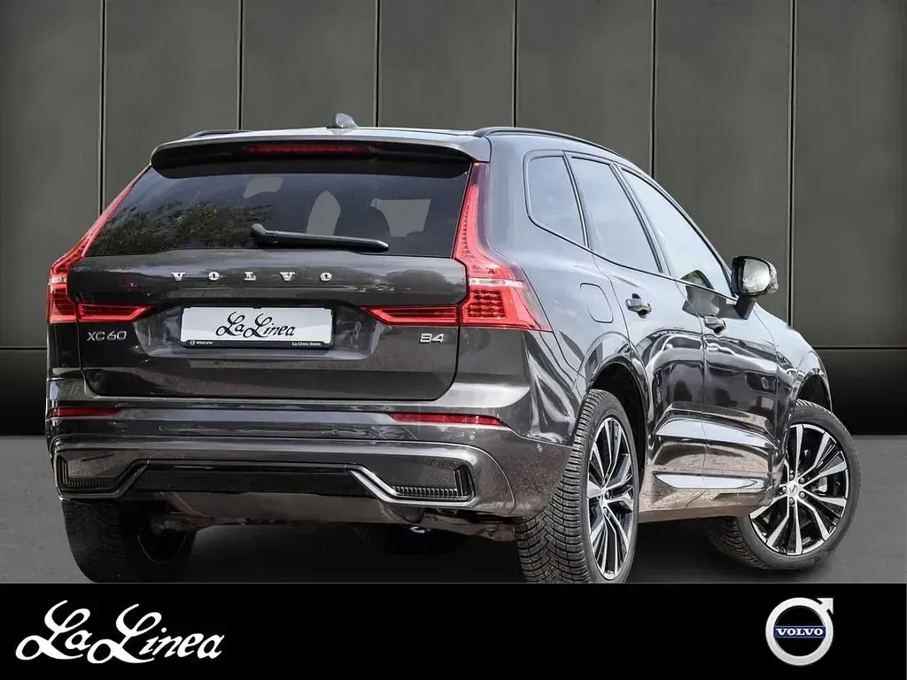 Gebraucht Volvo XC60 Plus 197 PS (144 kW) 2023 Grau SUV