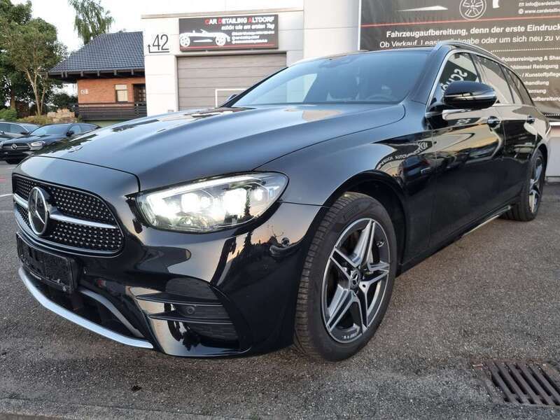 Obsidianschwarz Gebraucht 2021 Mercedes E300 AMG Kombi | 29.770 € (Fairer Preis) - Bild 1/4