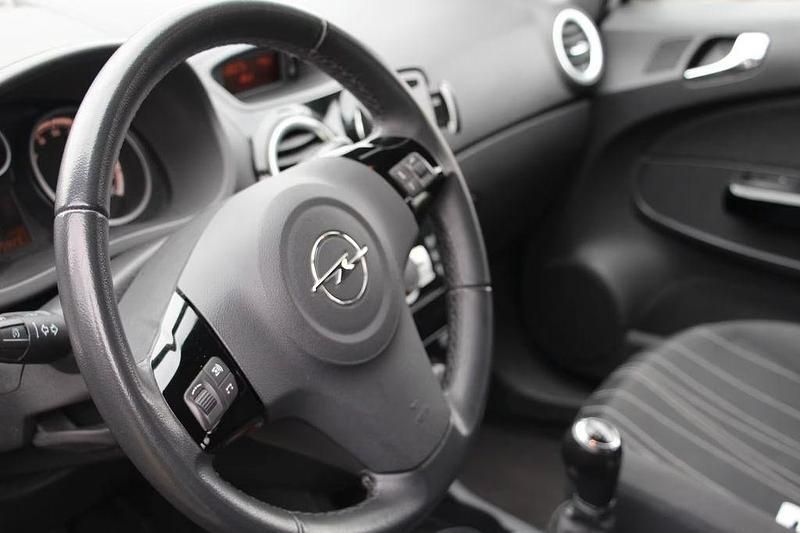 Gebraucht Opel Corsa Edition 87 PS (63 kW) 2010 Silber Kleinwagen