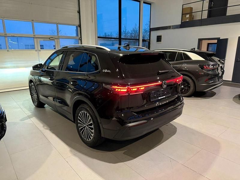Gebraucht VW Tiguan Goal 150 PS (110 kW) 2025 Schwarz SUV