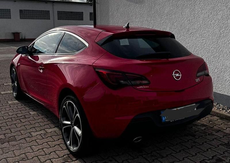 Gebraucht Opel Astra GTC Edition 179 PS (131 kW) 2011 Rot Limousine