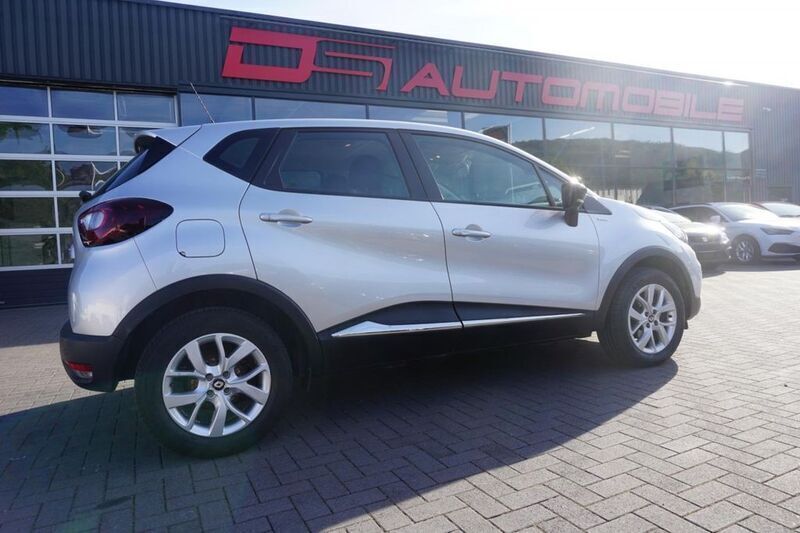 Platingrau Gebraucht 2019 Renault Captur LIMITED SUV | 12.299 € (Fairer Preis) - Bild 1/4