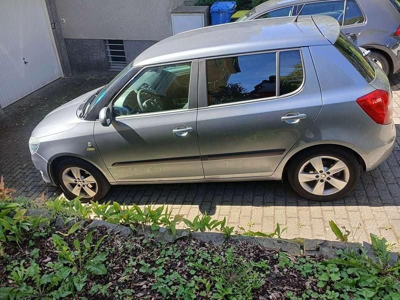 Grau Gebraucht 2013 Skoda Fabia Fresh Kleinwagen | 4.950 € (Guter Preis) - Bild 1/4