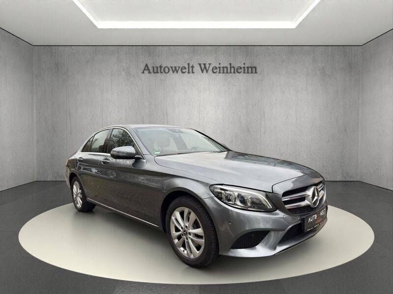Grau Gebraucht 2019 Mercedes C220 Limousine | 20.999 € (Fairer Preis) - Bild 1/4