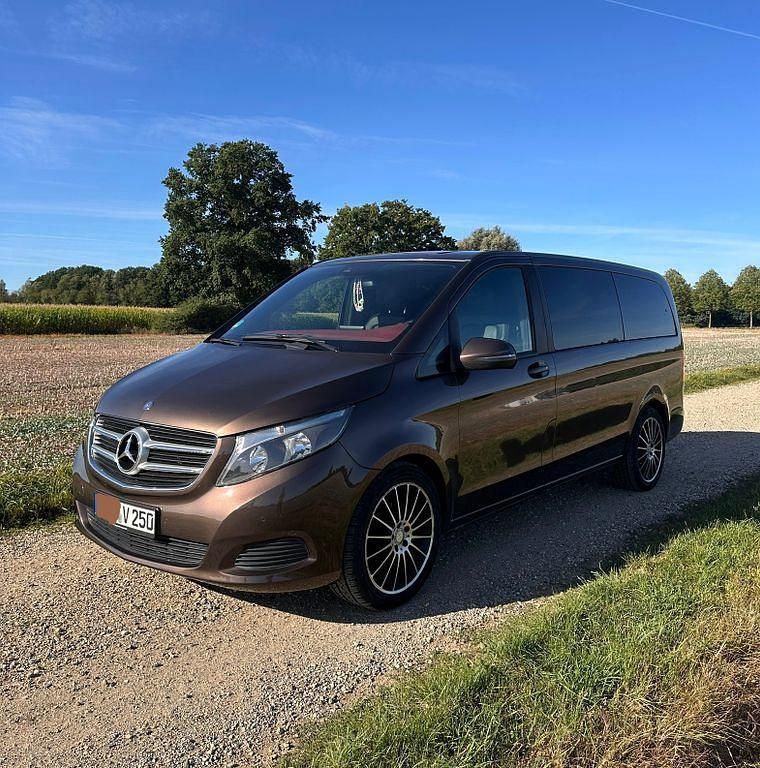 Gebraucht Mercedes V250 190 PS (139 kW) 2016 Braun Van / Kleinbus