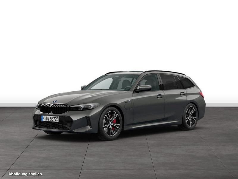 Grau Gebraucht 2024 BMW 330e Kombi | 61.632 € - Bild 1/3