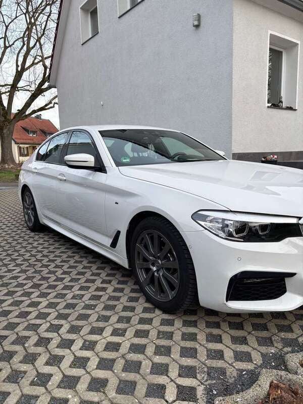 Weiß Gebraucht 2019 BMW 520 M Sport Limousine | 27.700 € (Guter Preis) - Bild 1/4