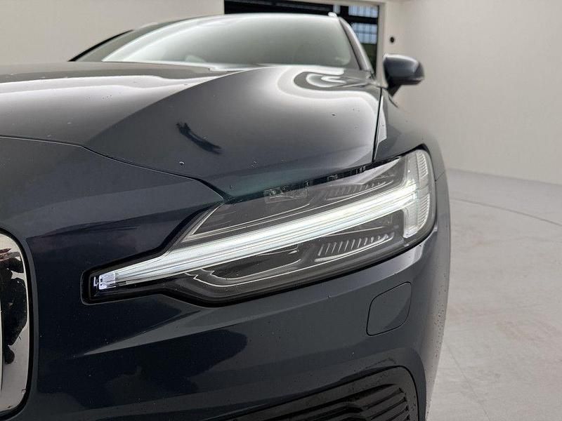 Gebraucht Volvo V60 Core 398 PS (292 kW) 2022 Blau Kombi