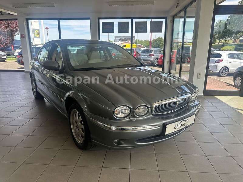 Silber Gebraucht 2004 Jaguar X-type Executive Limousine | 11.499 € - Bild 1/4