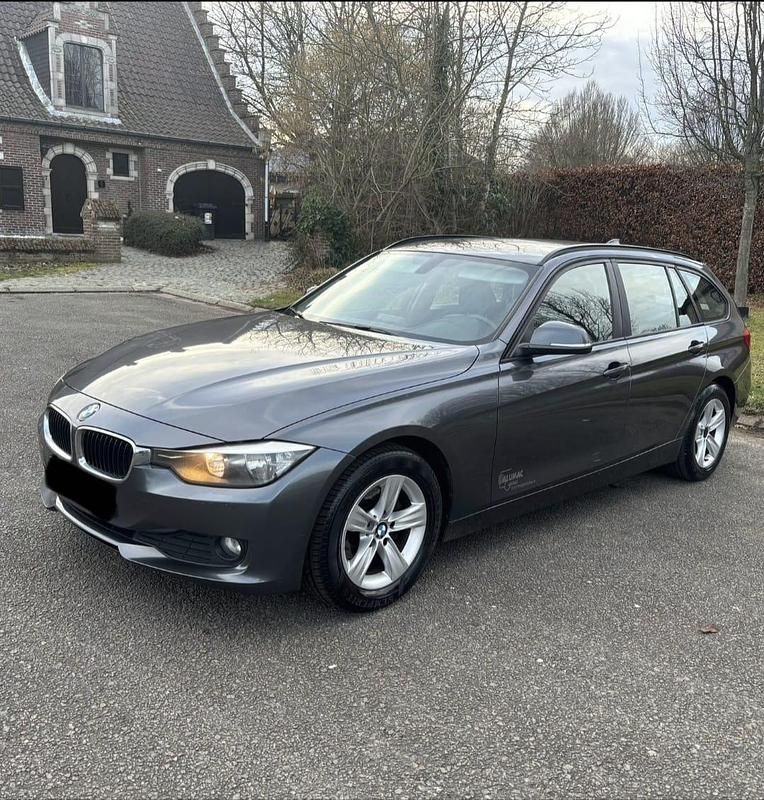 Gebraucht BMW 318 150 PS (110 kW) 2014 Blau Kombi