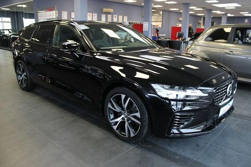 Schwarz Gebraucht 2020 Volvo V60 R-Design Kombi | 25.980 € (Guter Preis) - Bild 1/4