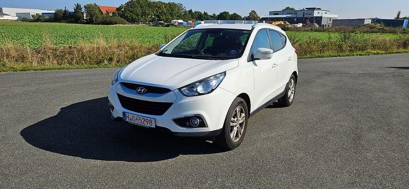Weiß Gebraucht 2013 Hyundai ix35 Edition SUV | 5.900 € (Fairer Preis) - Bild 1/4