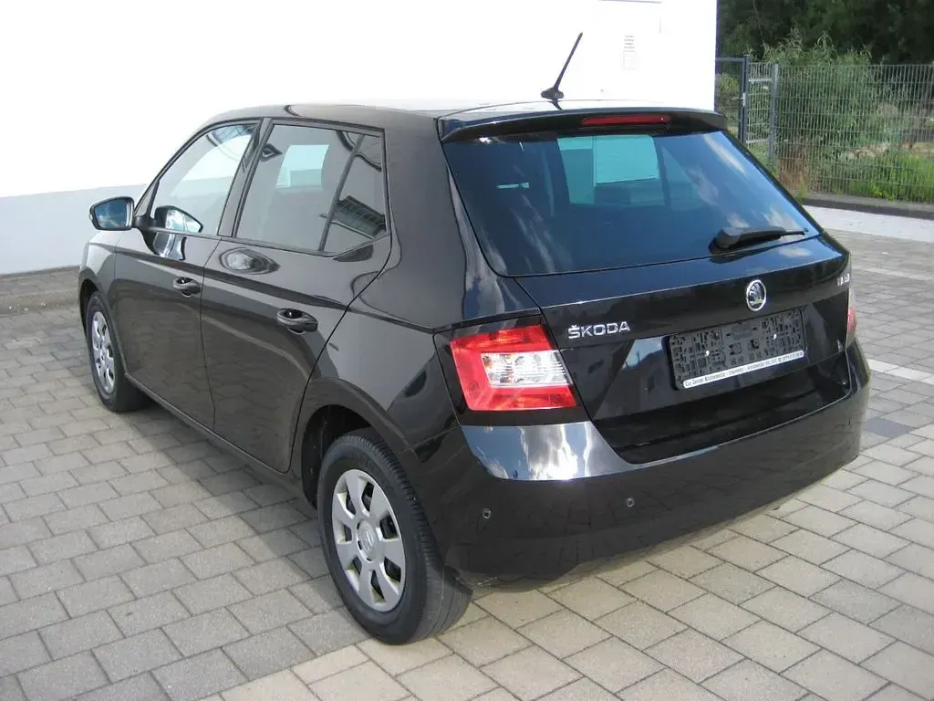Gebraucht Skoda Fabia Active 90 PS (66 kW) 2016 Schwarz Limousine