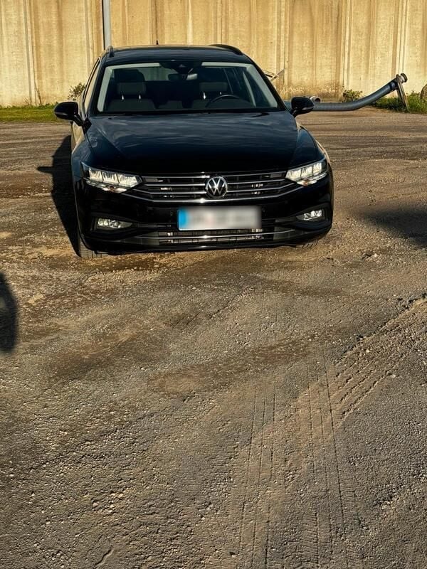 Schwarz Gebraucht 2021 VW Passat Kombi | 20.000 € (Guter Preis) - Bild 1/4